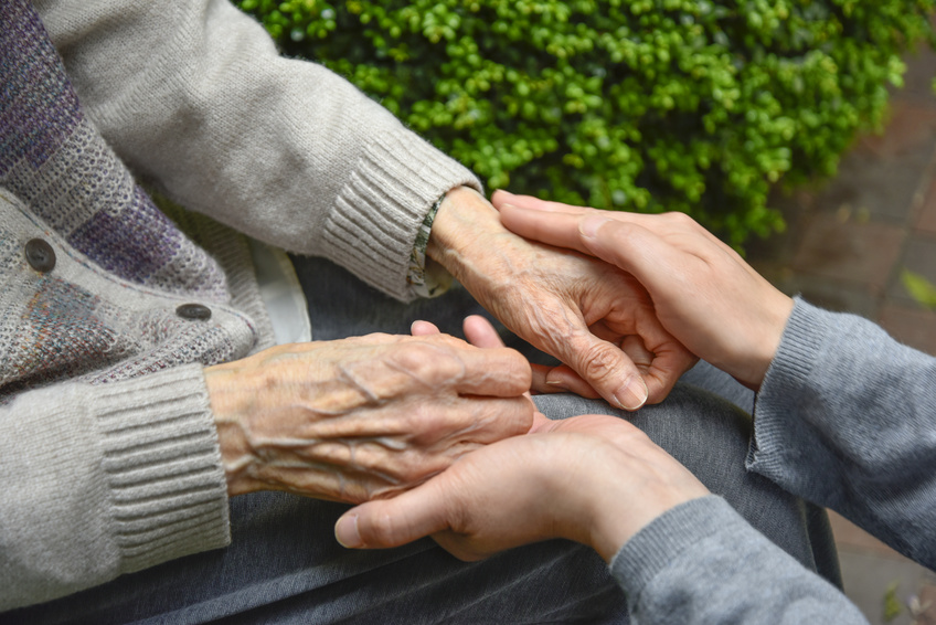 Cuidado de persona mayores a domicilio VS cuidado de ancianos en residencias