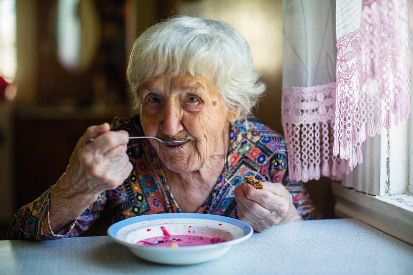 cuidado de ancianos con la pérdida de apetito