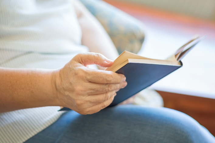 cuidado de las personas mayores y la lectura